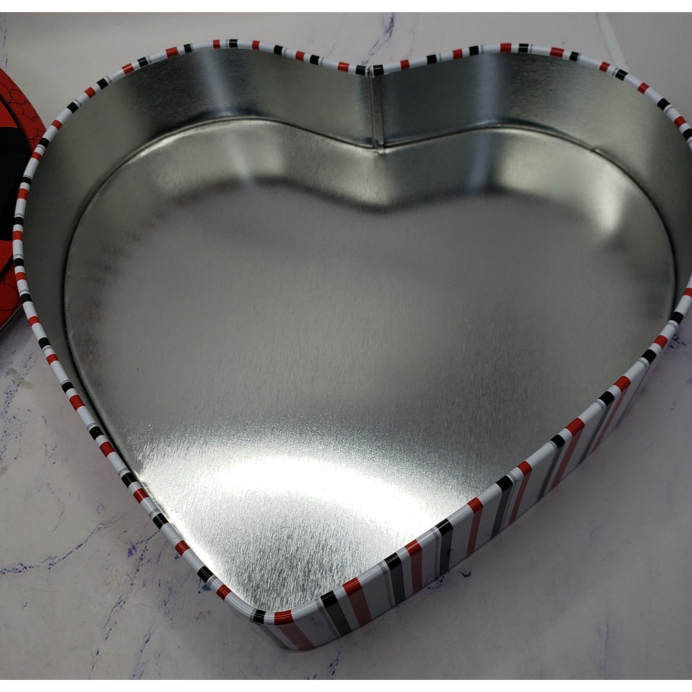 Disney Mickey & Minnie Mouse Valentine's Heart Shaped Collectible Tin Container - Picture 8 of 11